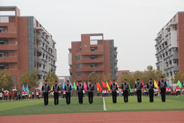 我院学生参加校运动会开幕式1.JPG